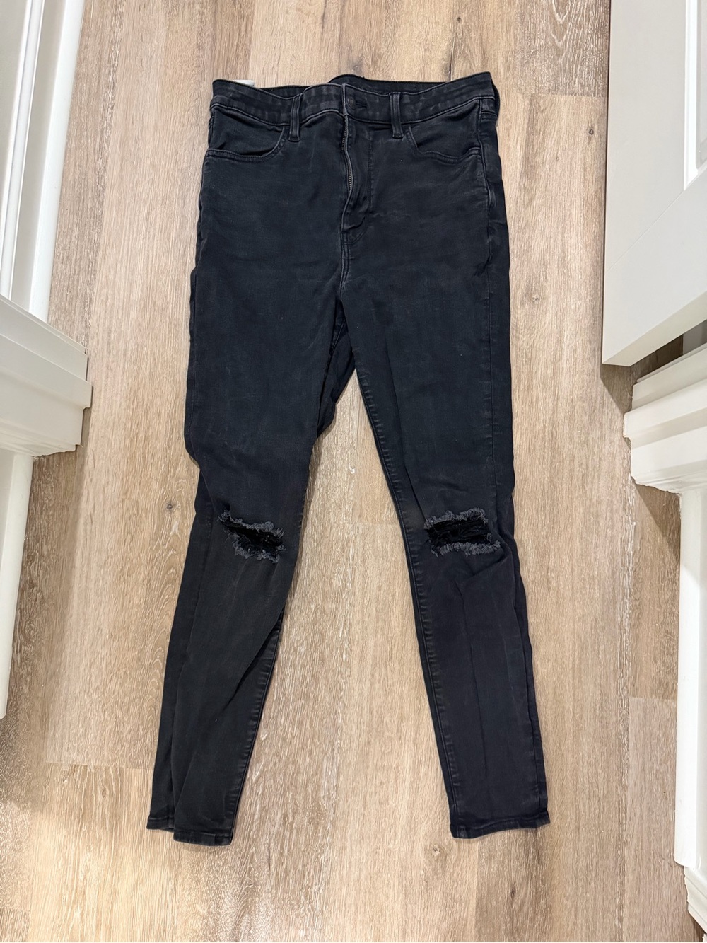American Eagle ripped black jeans
